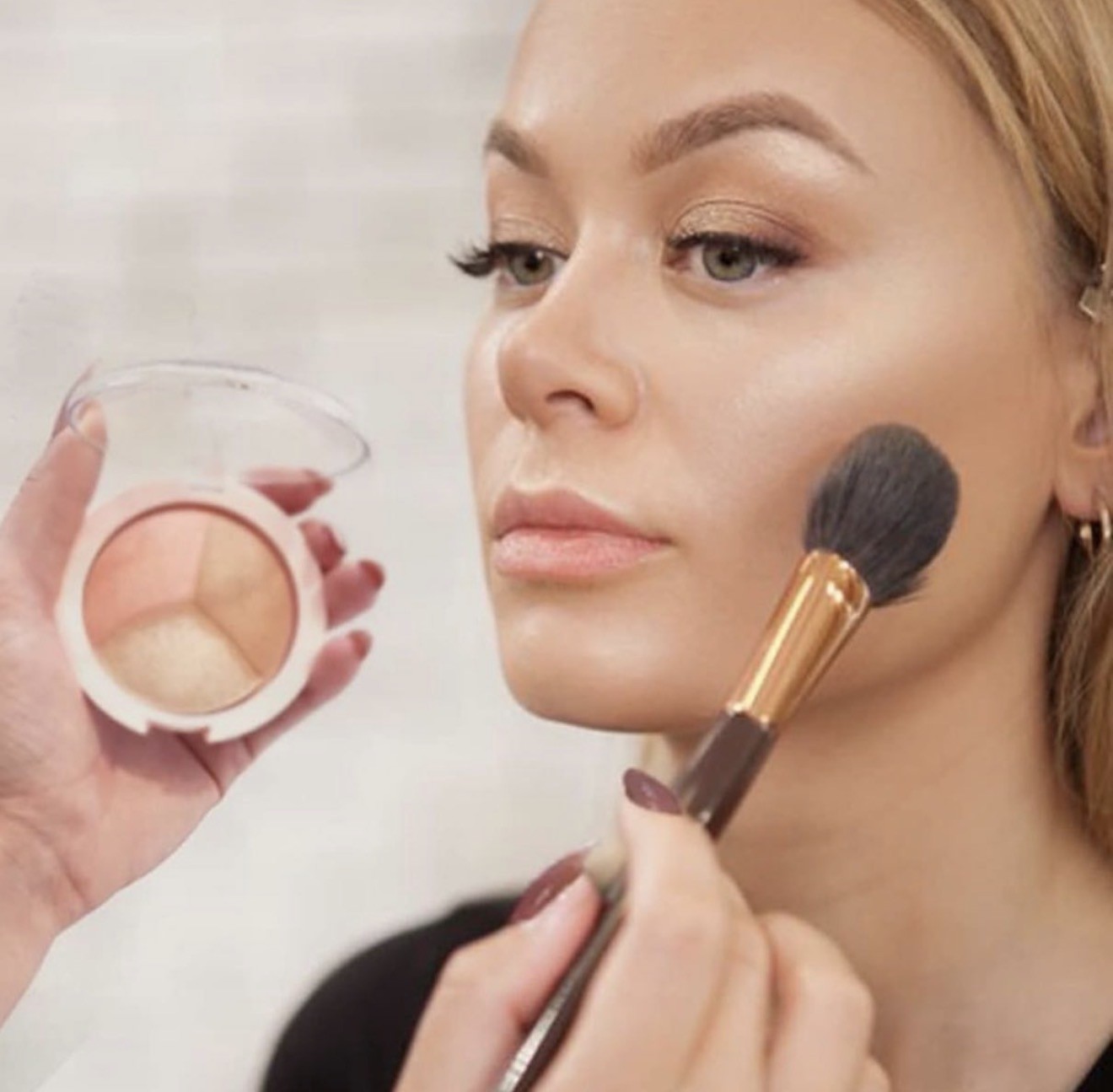BLUSH-ON & HIGHLIGHTER
